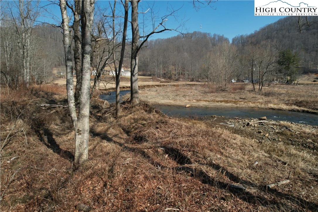 Image number 17 for the current listing