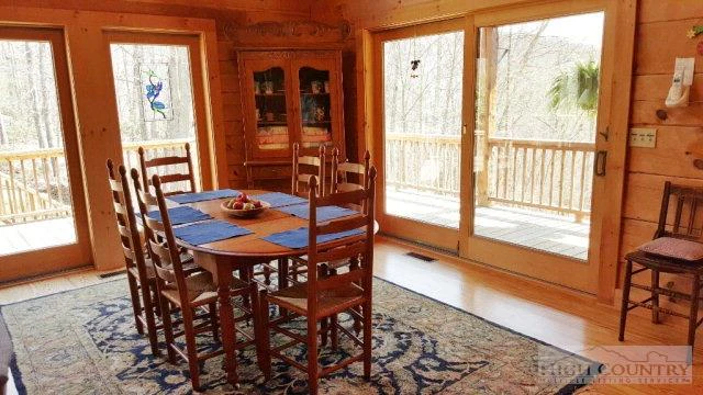 Image number 14 for the current listing