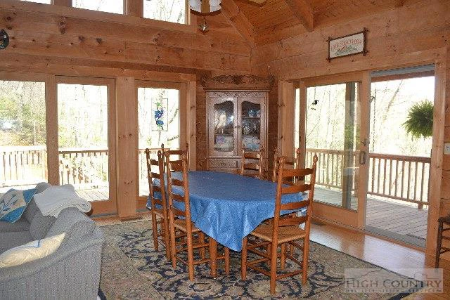 Image number 19 for the current listing