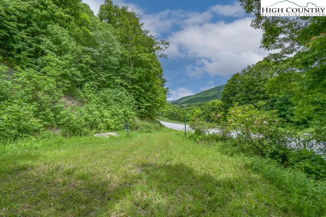 Image number 13 for the current listing