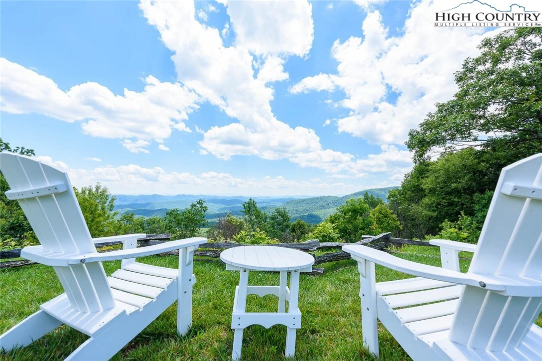 Image number 4 for the current listing