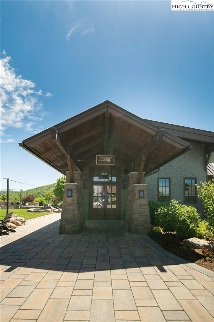 Image number 20 for the current listing