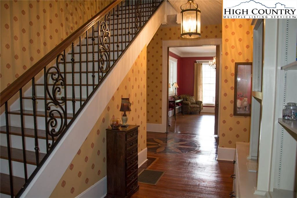 Image number 5 for the current listing