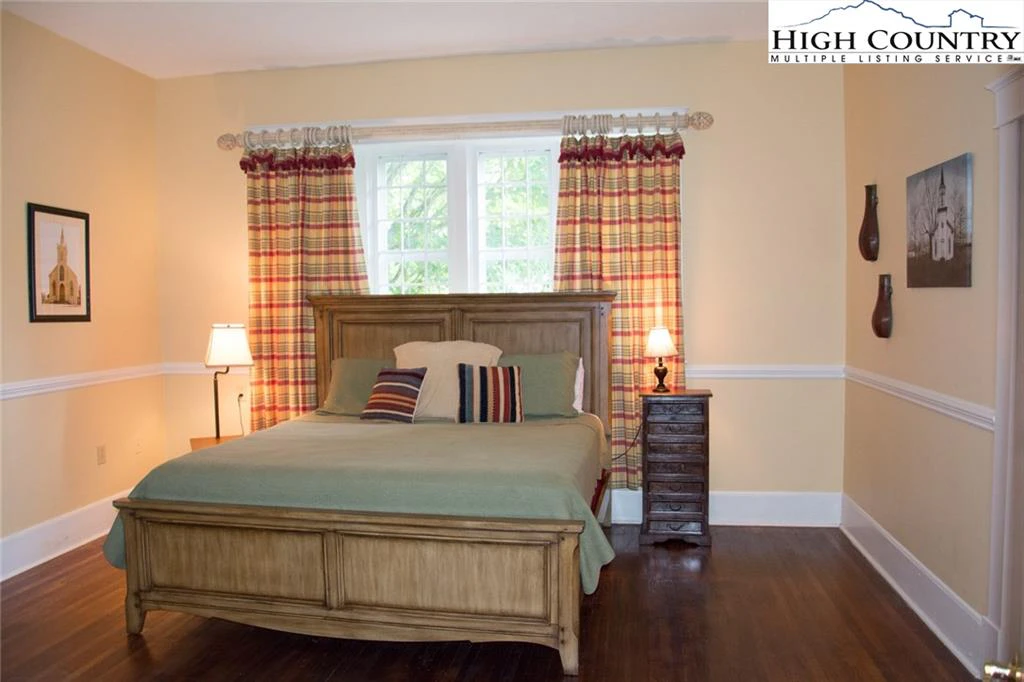 Image number 6 for the current listing