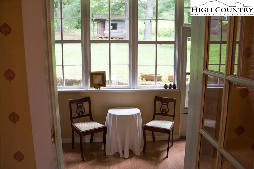 Image number 11 for the current listing