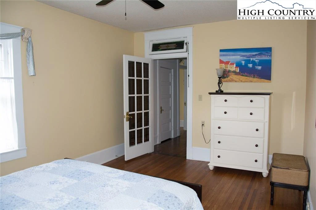 Image number 14 for the current listing