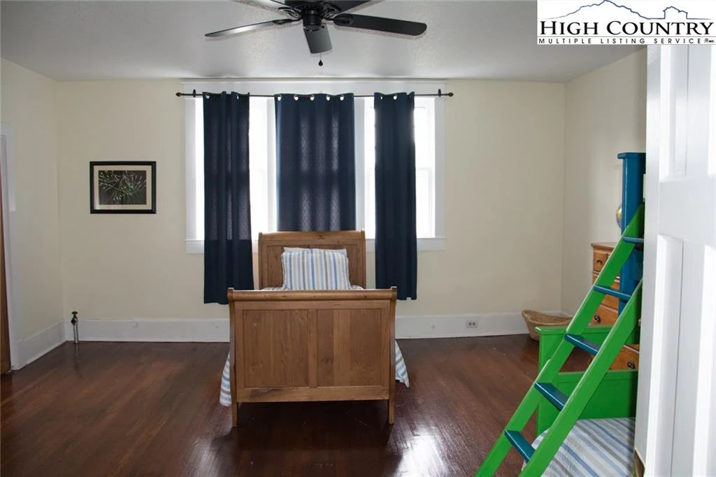 Image number 20 for the current listing