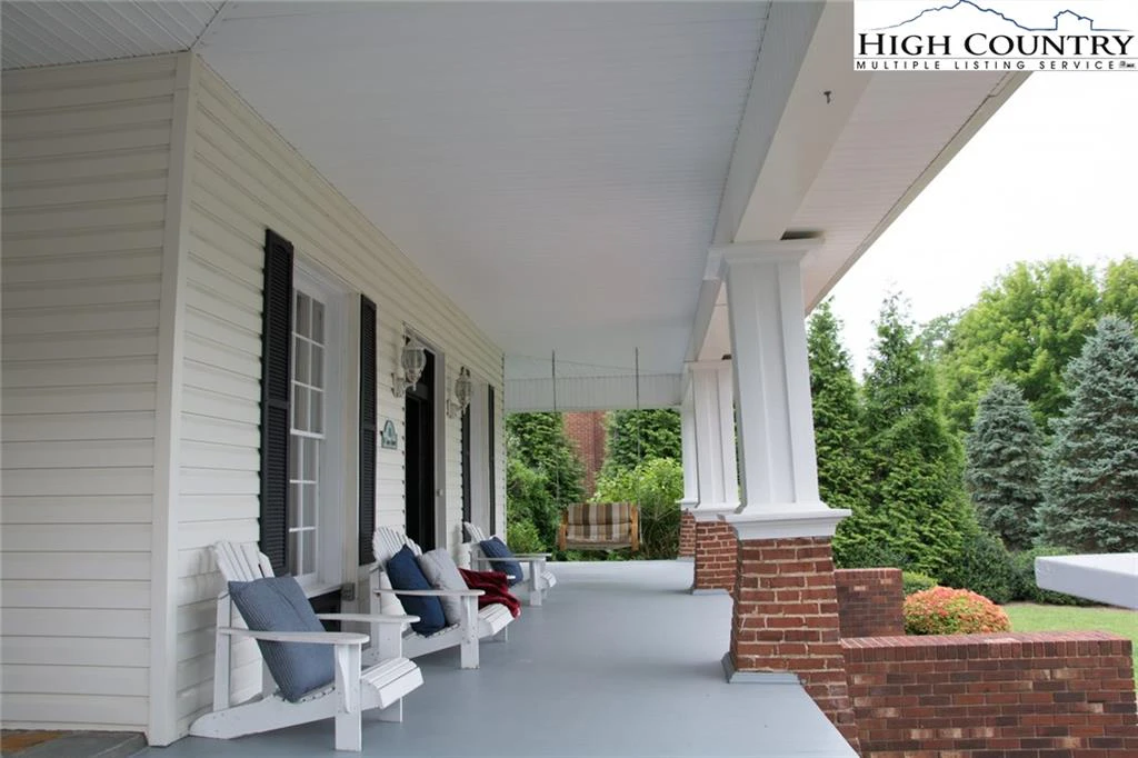 Image number 28 for the current listing