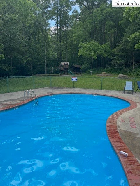 Image number 11 for the current listing