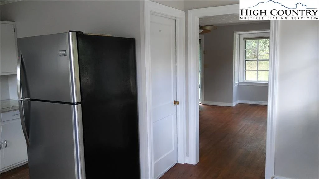 Image number 13 for the current listing