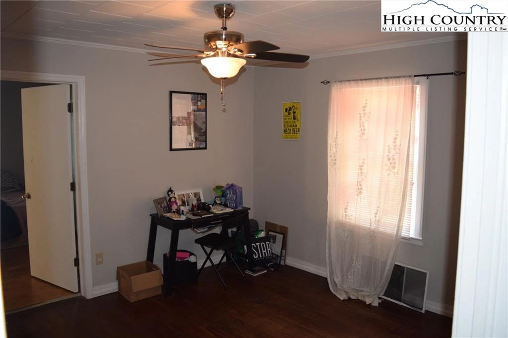 Image number 2 for the current listing