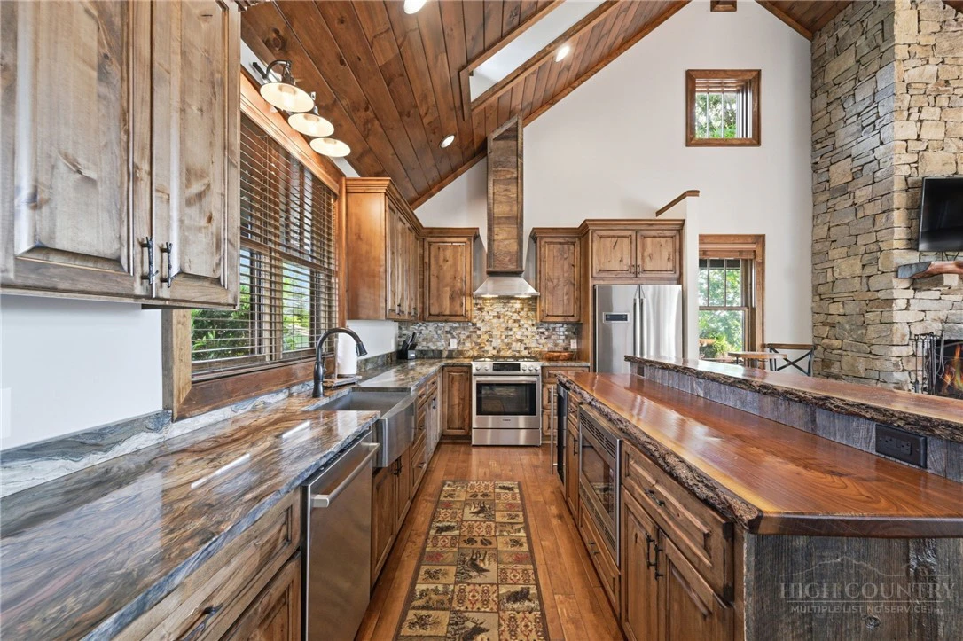 Image number 5 for the current listing