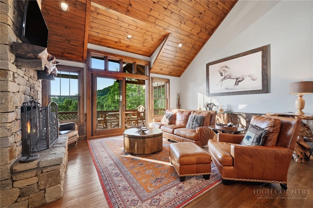 Image number 10 for the current listing