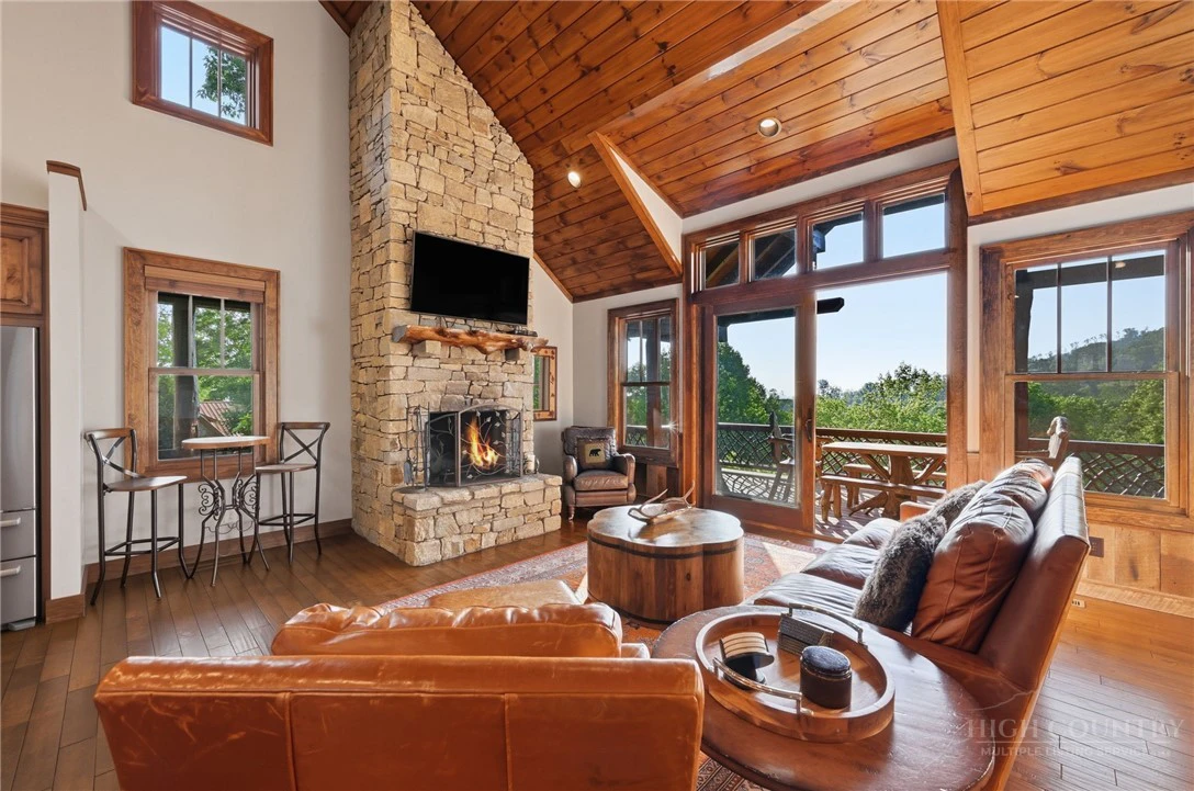 Image number 12 for the current listing