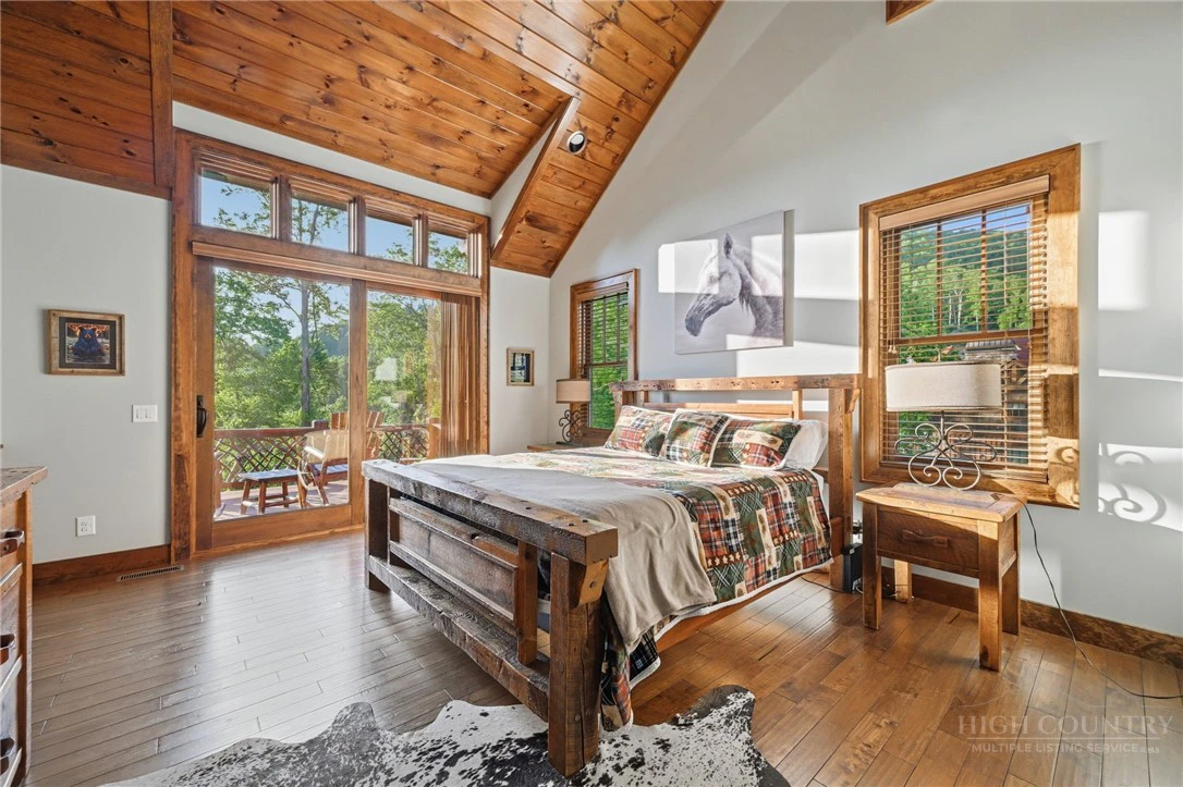 Image number 13 for the current listing