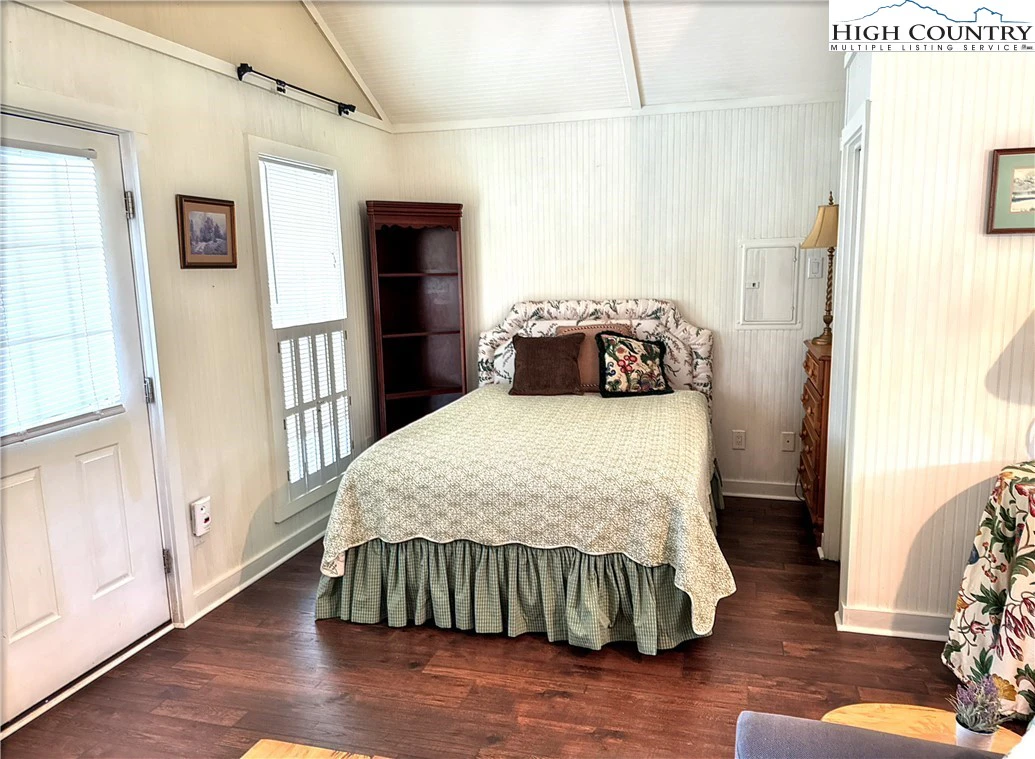 Image number 17 for the current listing