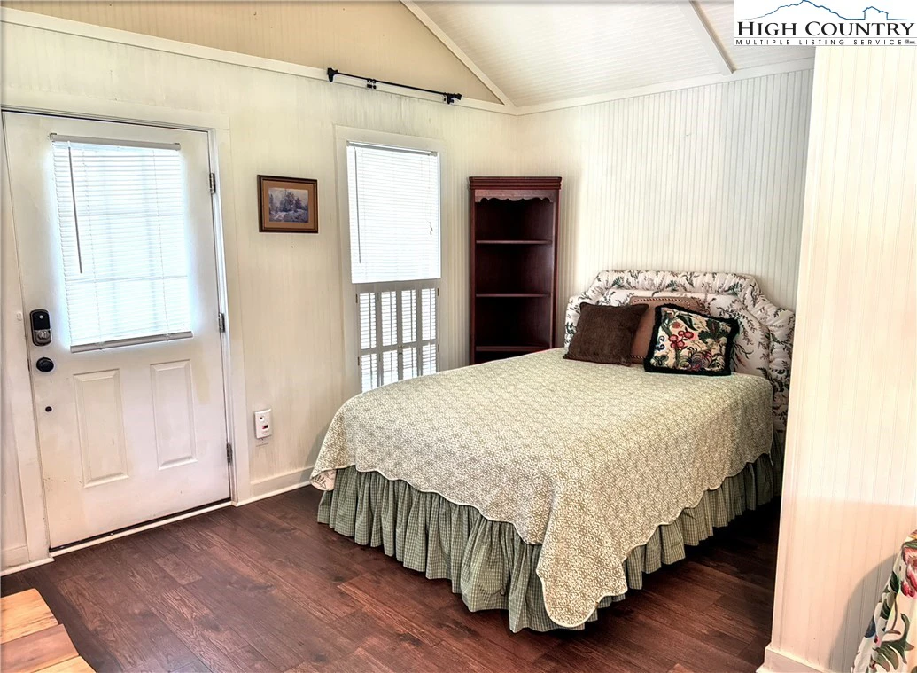 Image number 2 for the current listing