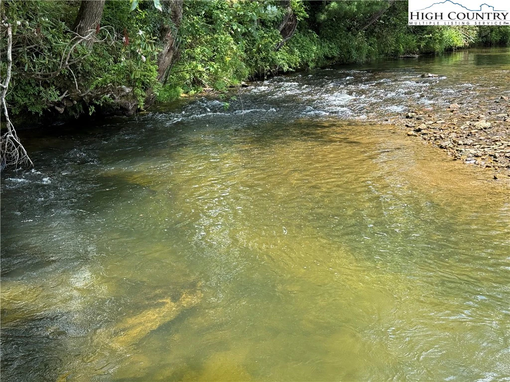 Image number 1 for the current listing