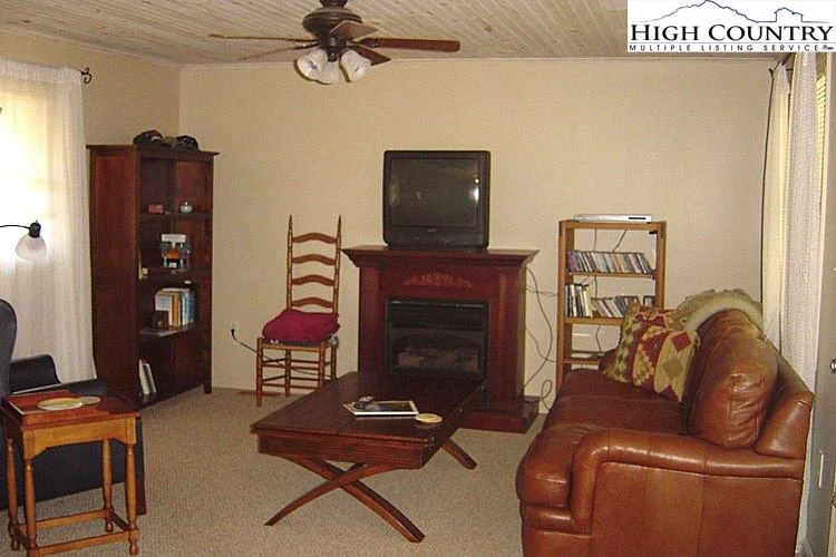 Image number 19 for the current listing
