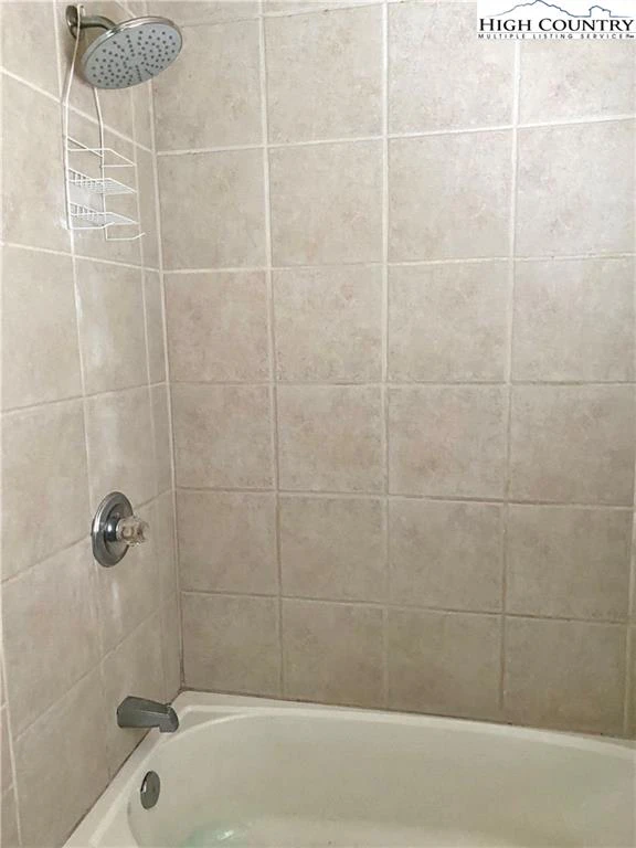 Image number 11 for the current listing