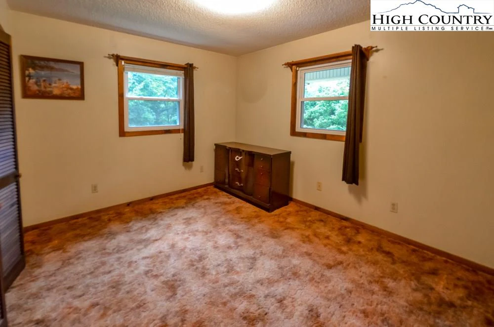 Image number 9 for the current listing