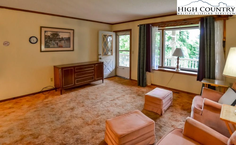 Image number 14 for the current listing