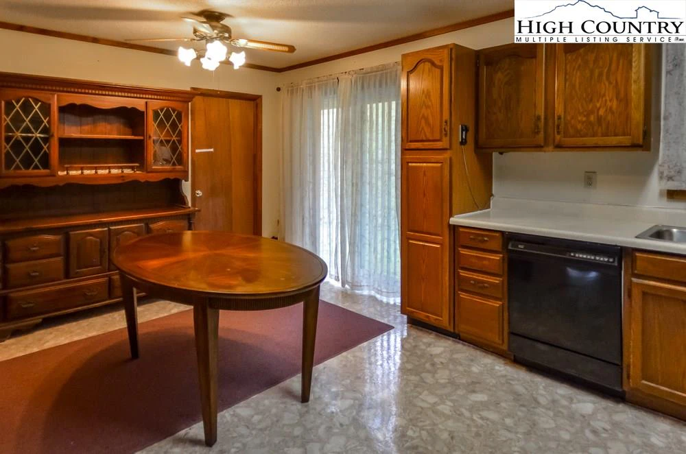 Image number 11 for the current listing
