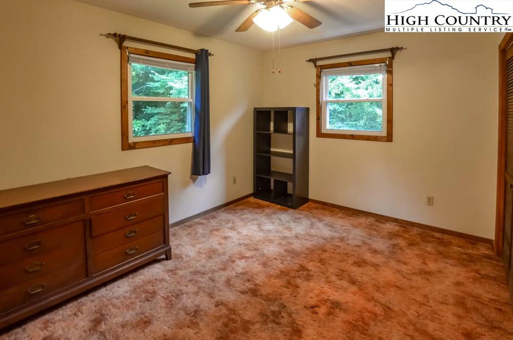 Image number 2 for the current listing
