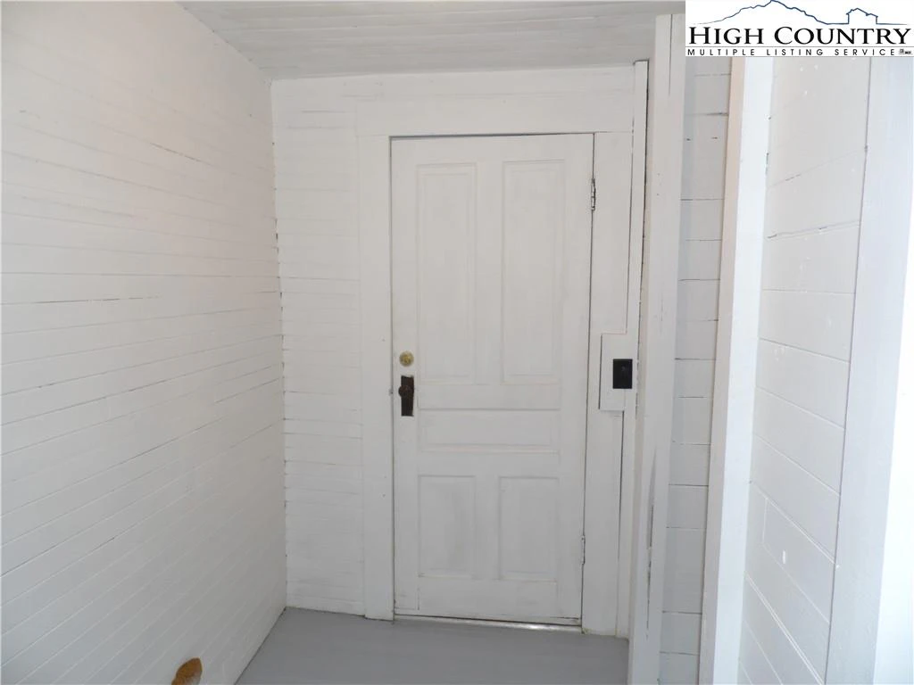 Image number 3 for the current listing