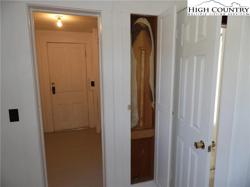 Image number 4 for the current listing