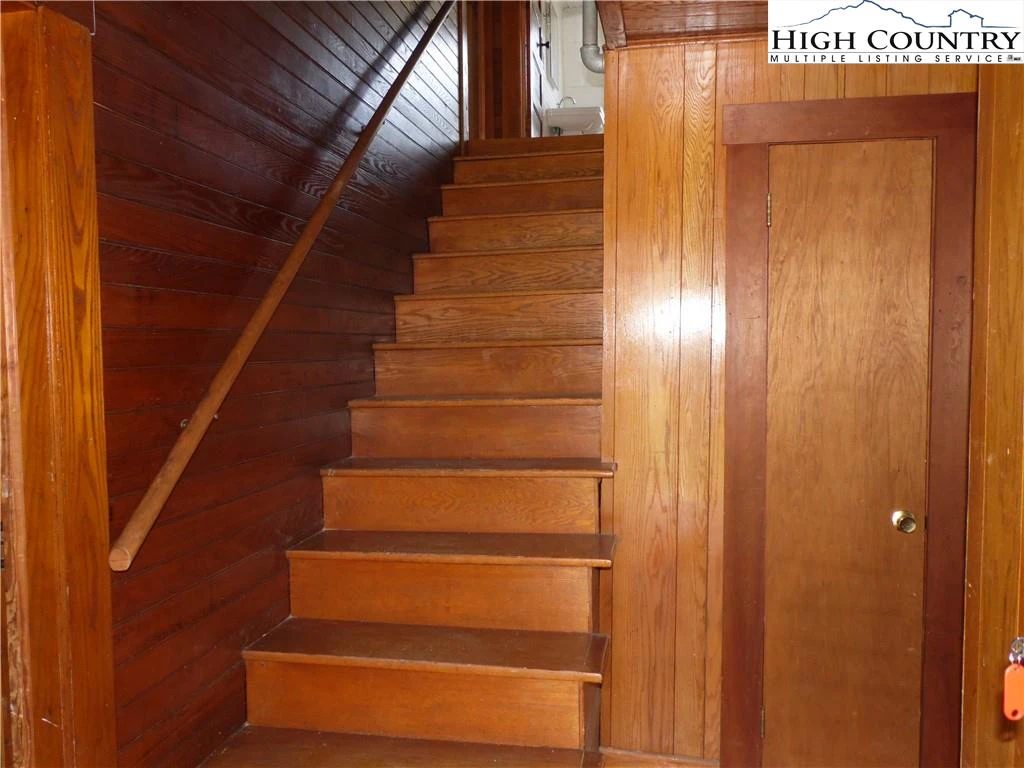 Image number 5 for the current listing