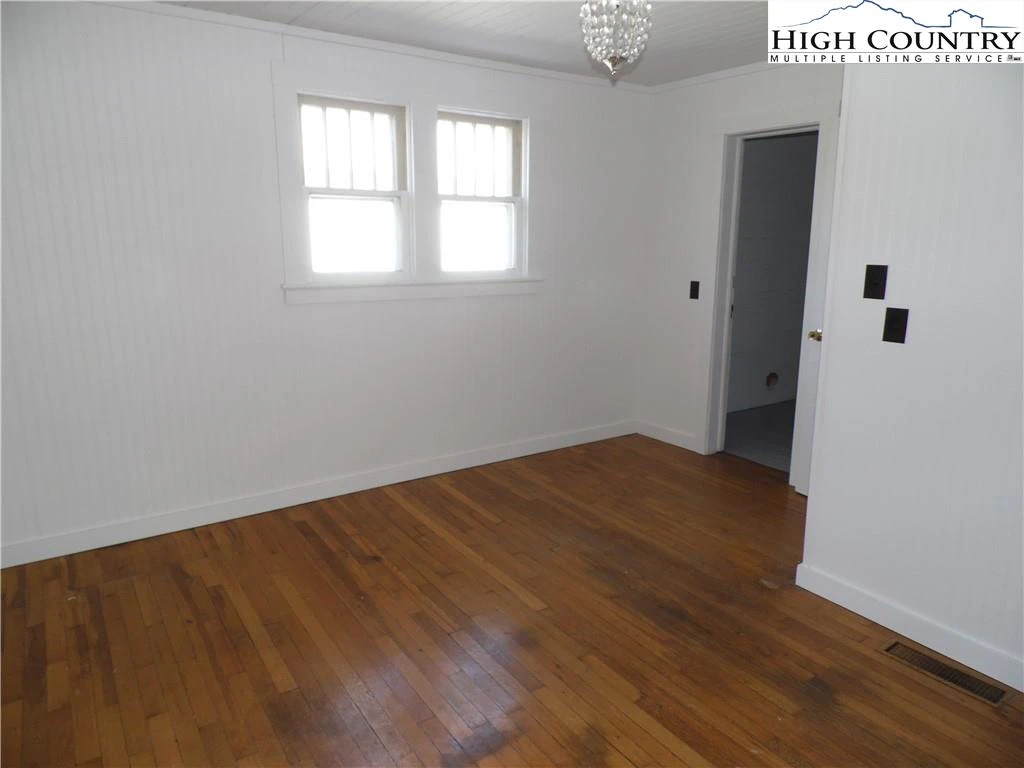 Image number 6 for the current listing
