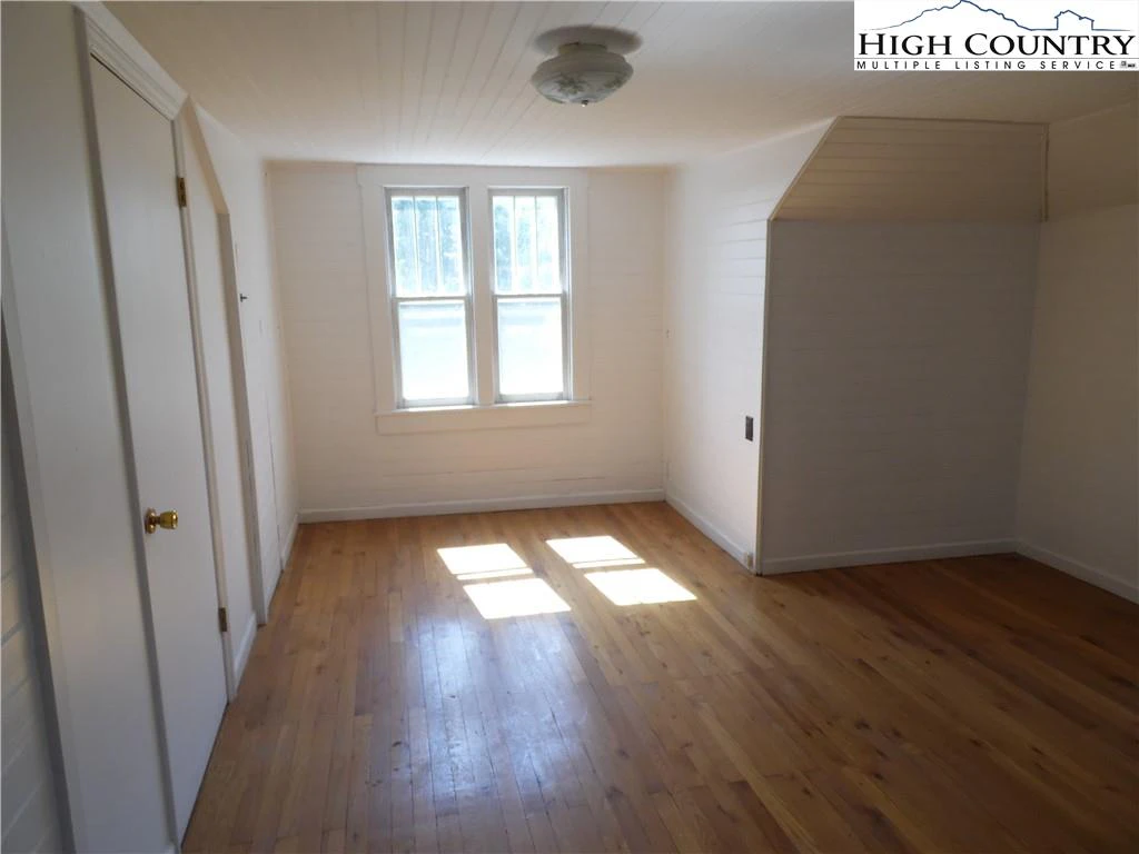 Image number 9 for the current listing