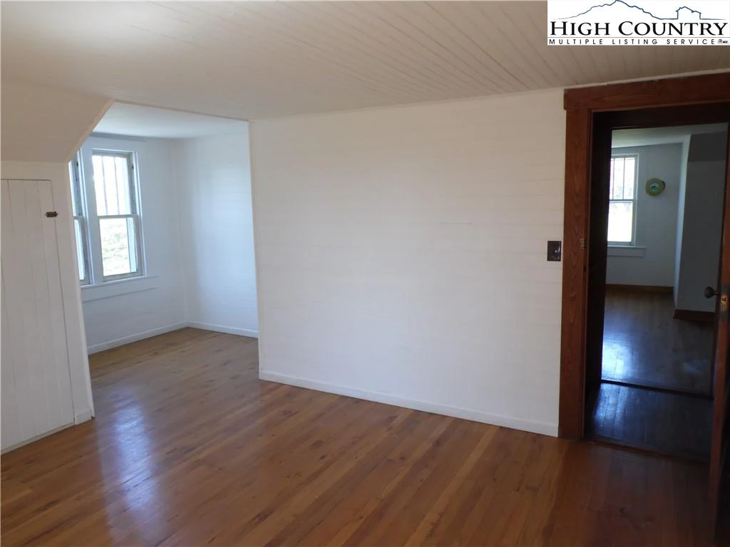Image number 10 for the current listing