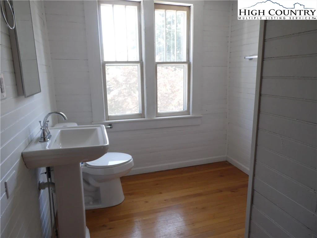 Image number 2 for the current listing