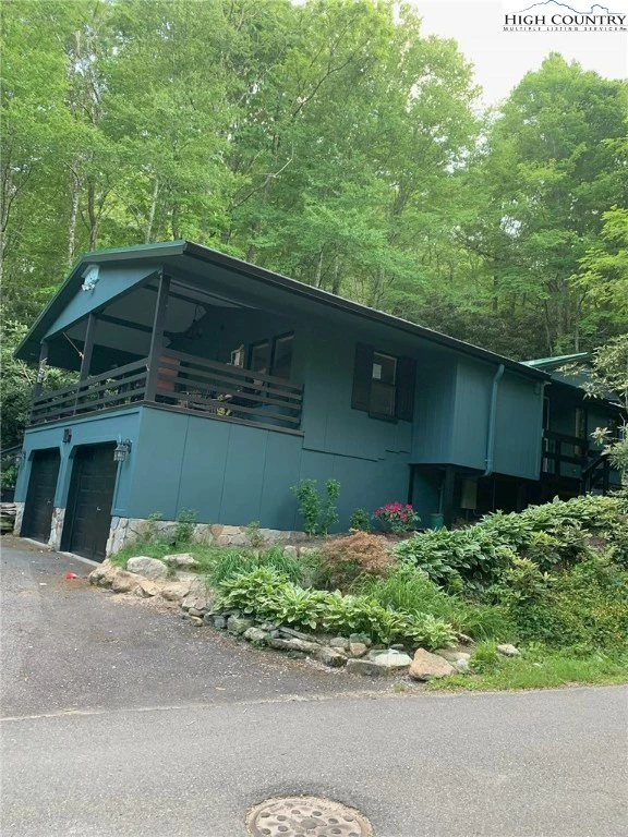 Image number 19 for the current listing