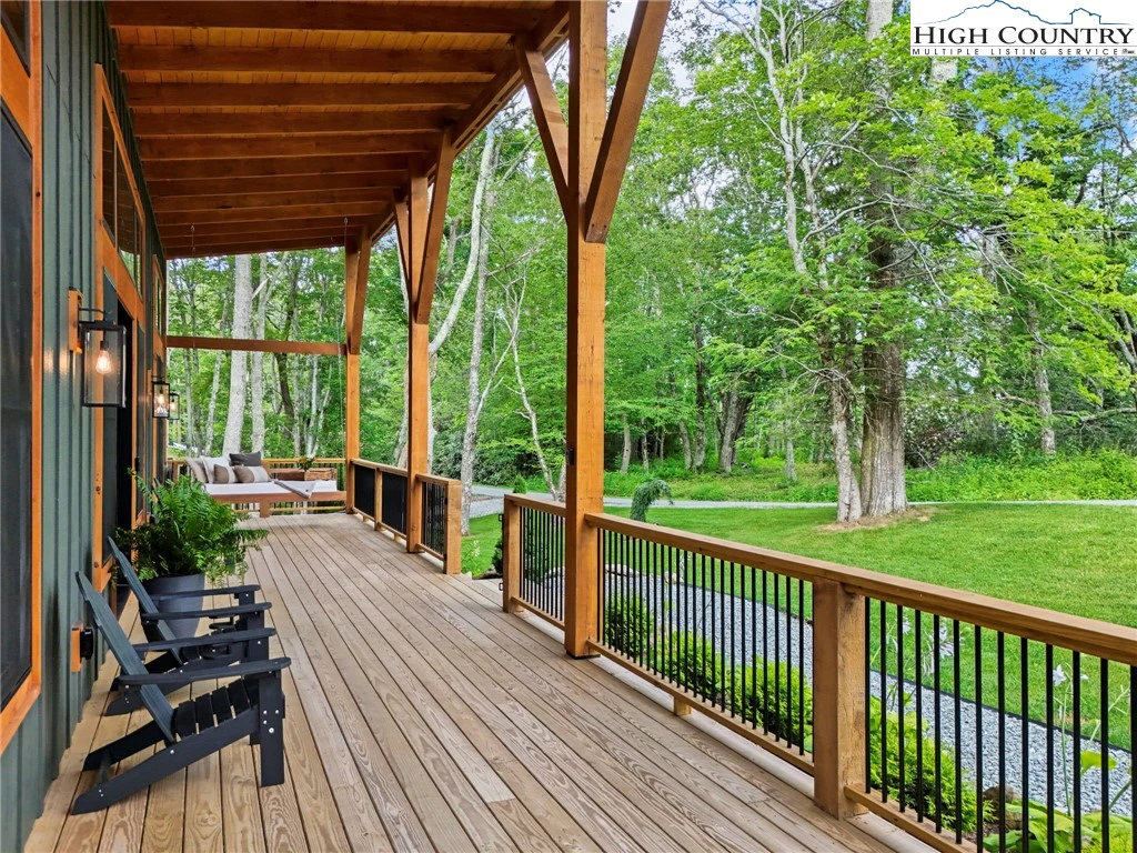Image number 19 for the current listing