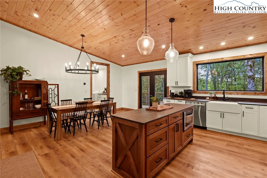Image number 11 for the current listing