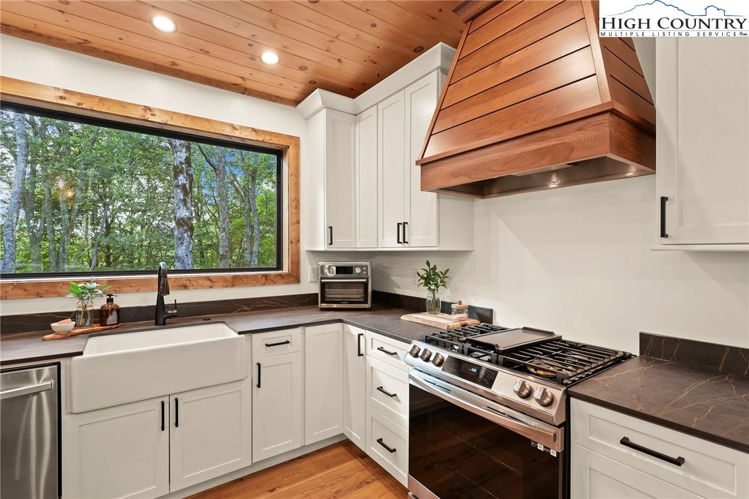 Image number 6 for the current listing