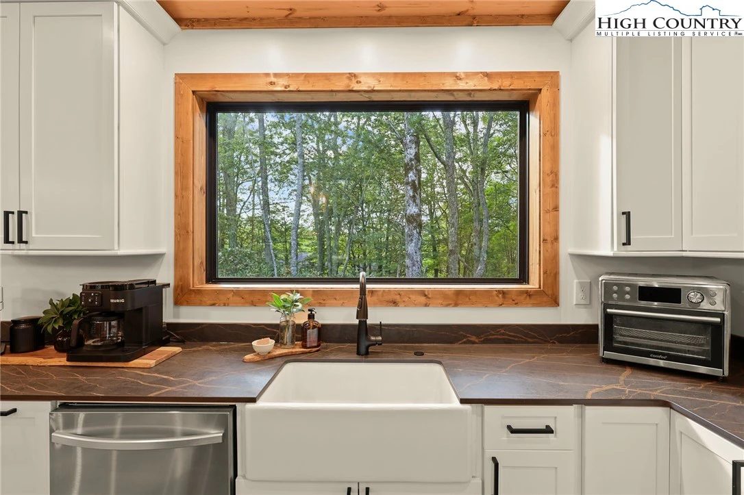 Image number 7 for the current listing