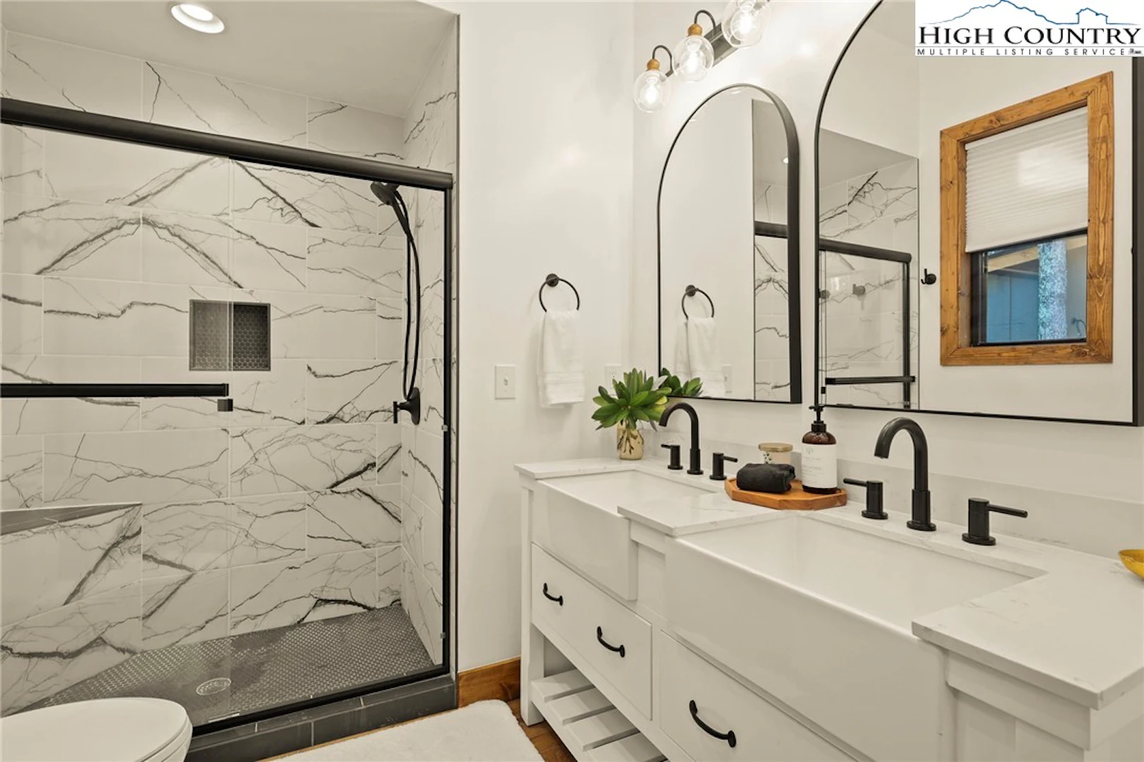 Image number 2 for the current listing