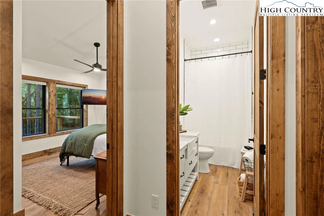 Image number 3 for the current listing