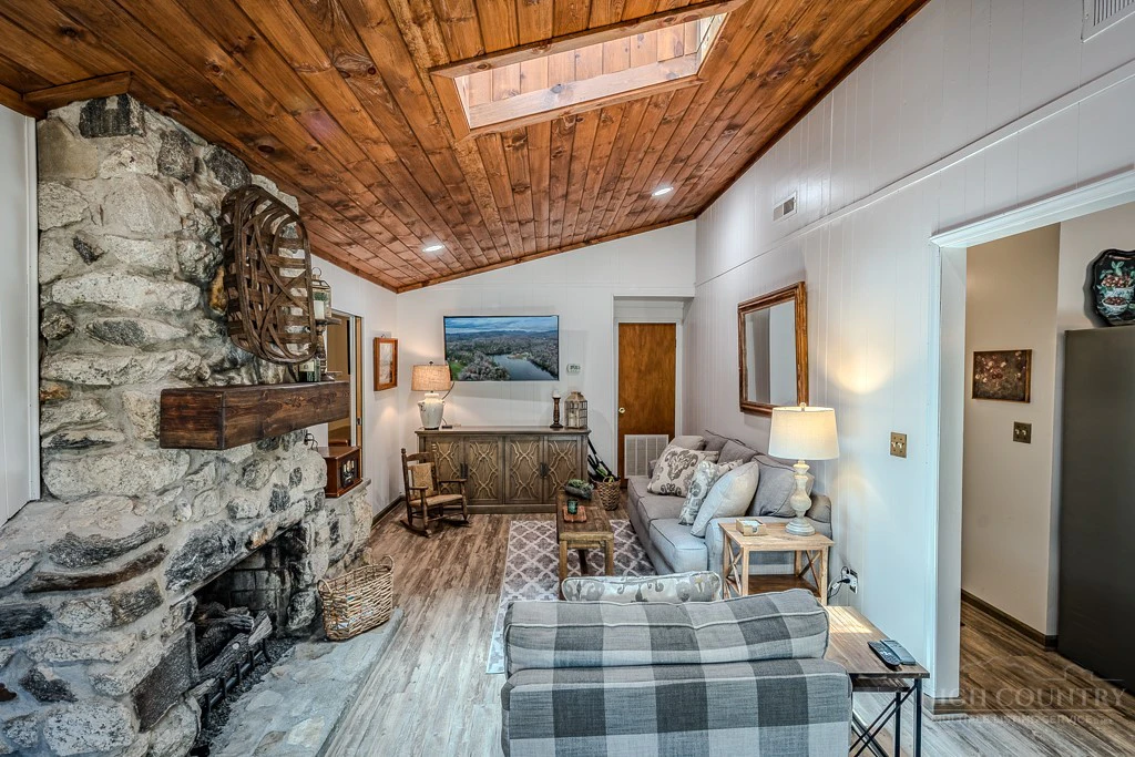 Image number 11 for the current listing