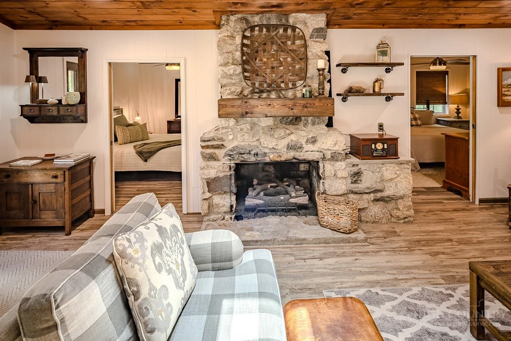 Image number 13 for the current listing