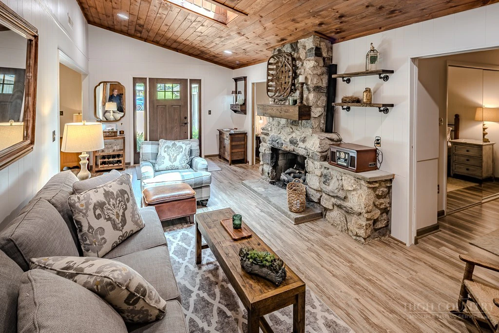 Image number 15 for the current listing