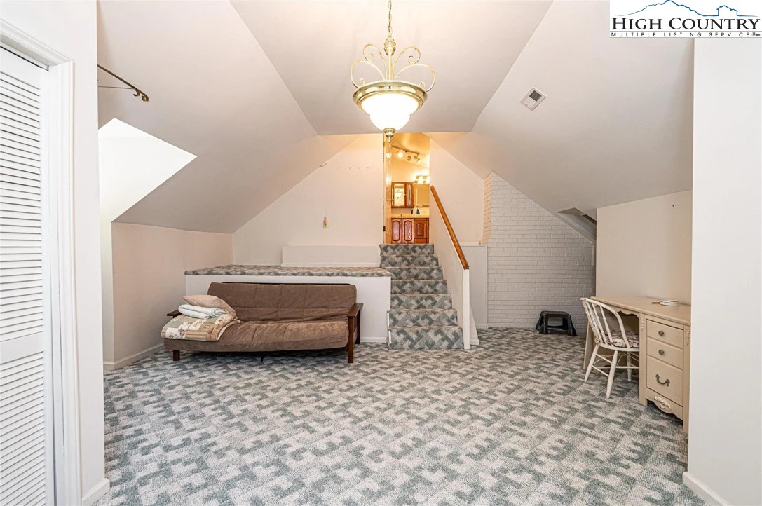 Image number 9 for the current listing