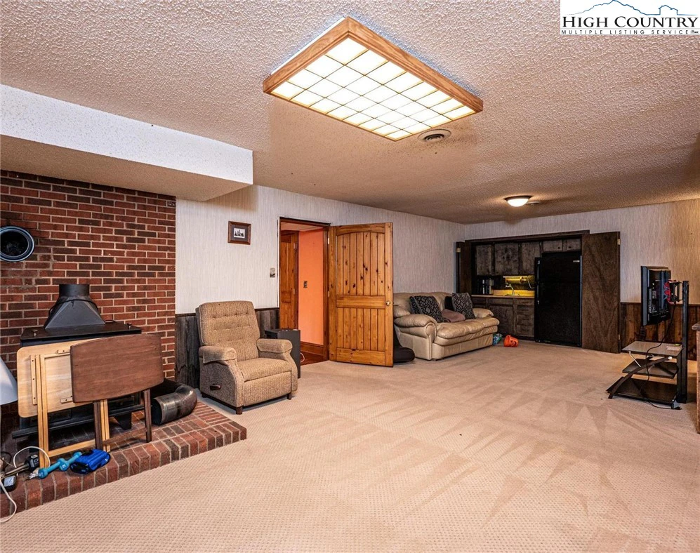 Image number 10 for the current listing