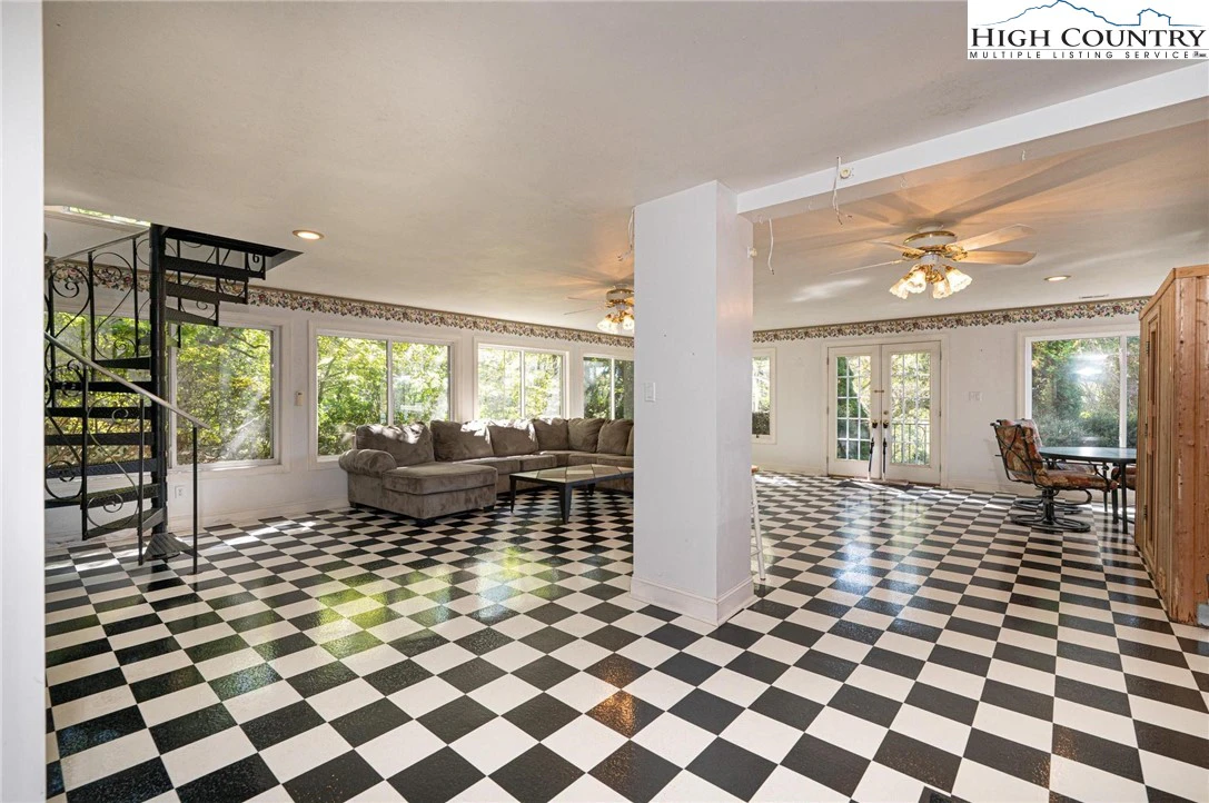 Image number 12 for the current listing