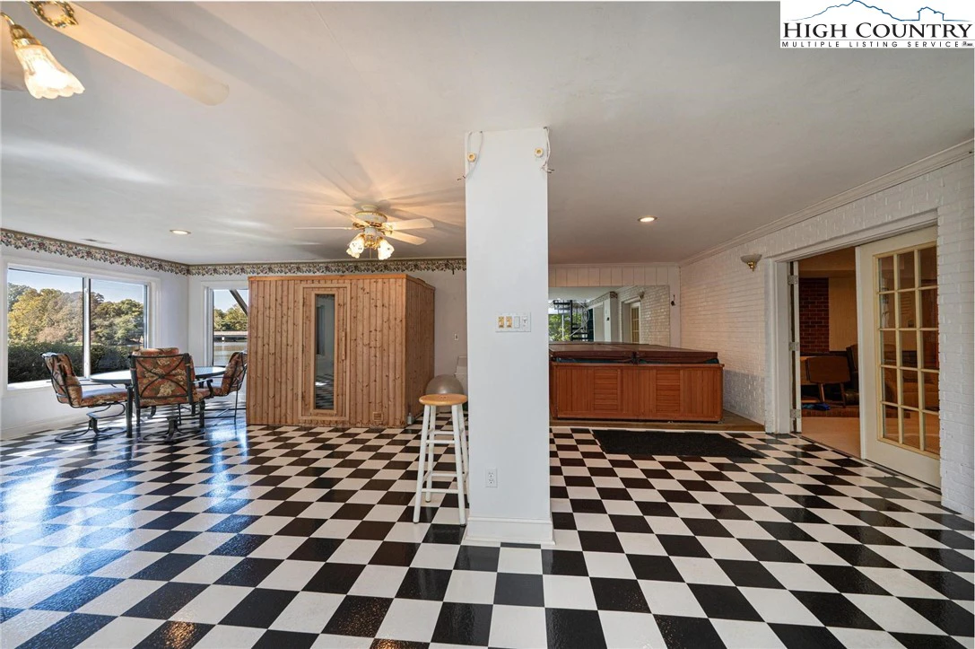 Image number 13 for the current listing