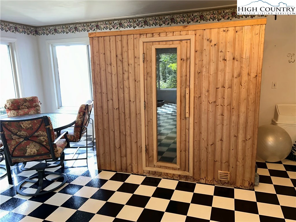 Image number 2 for the current listing